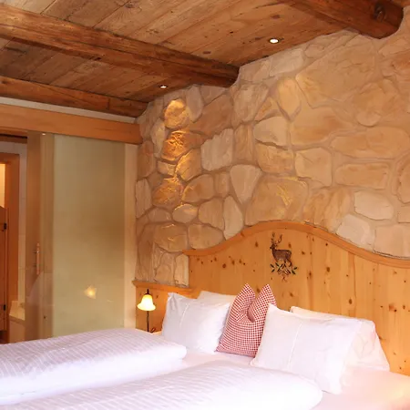 Almdorf - Luxus Huettenurlaub *