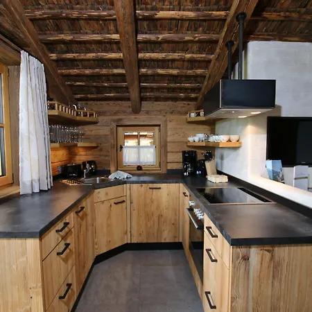 Almdorf - Luxus Huettenurlaub *