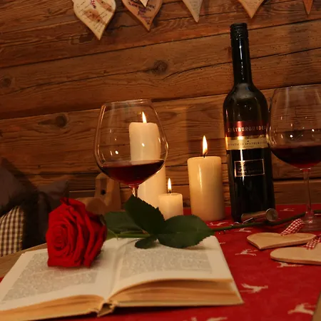 Chalet Almdorf - Luxus Huettenurlaub Flachau