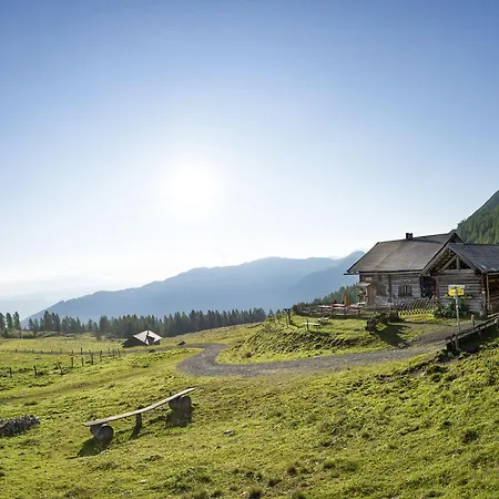 Almdorf - Luxus Huettenurlaub フラッハウ