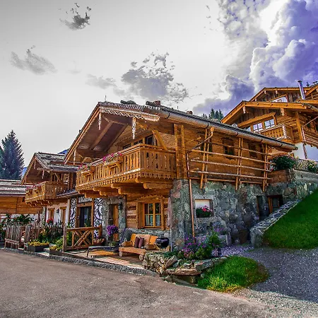 Chalet Almdorf - Luxus Huettenurlaub Flachau