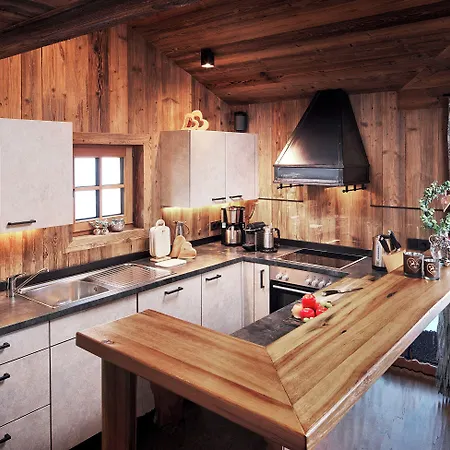 Chalet Almdorf - Luxus Huettenurlaub Flachau