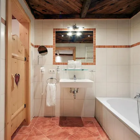 Almdorf - Luxus Huettenurlaub Dağ evi