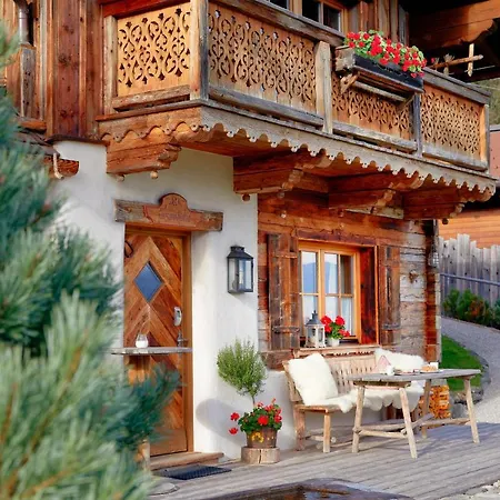 Almdorf - Luxus Huettenurlaub Dağ evi