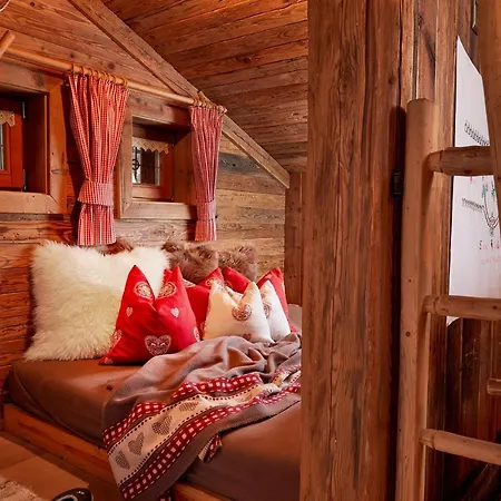 Almdorf - Luxus Huettenurlaub Dağ evi Flachau