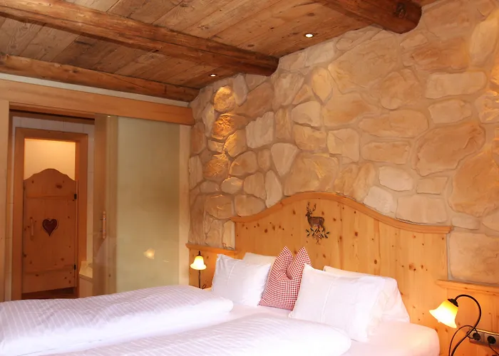 Almdorf - Luxus Huettenurlaub *